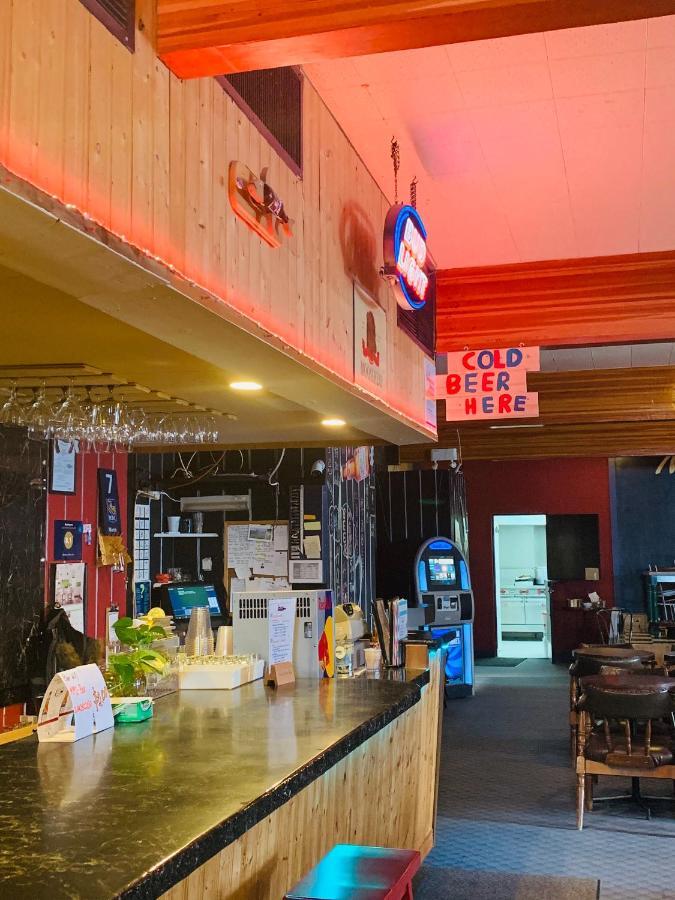 Manitou Motor Inn 외부 사진