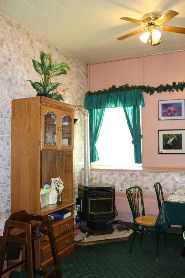 Manitou Motor Inn 외부 사진